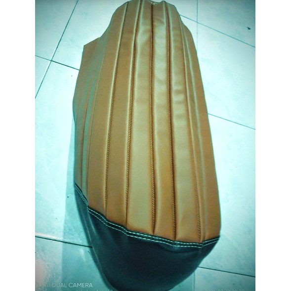 KULIT JOK CAFE W175 MODEL GARIS DEPAN BELAKANG/sarung jok motor kawasaki w175 cafe pres depan blkg