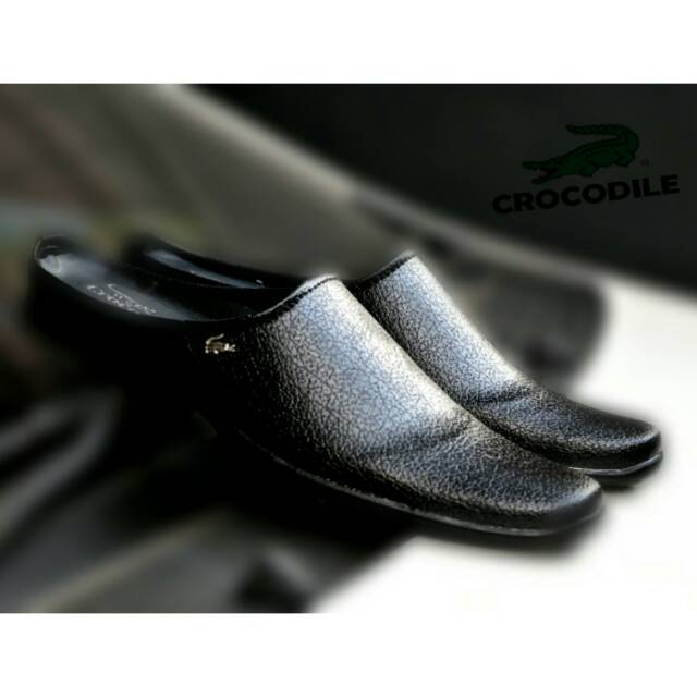 BEST SELLER / SENDAL SEPATU BUSTONG CROCODILE HITAM