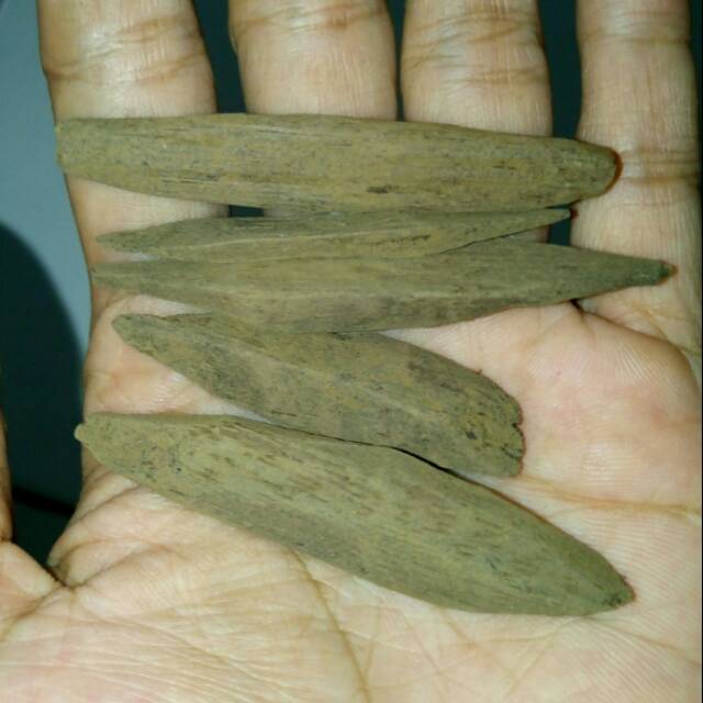 Kayu gaharu sana'i( sinai) /Sana'i oudh / sana'i agarwood