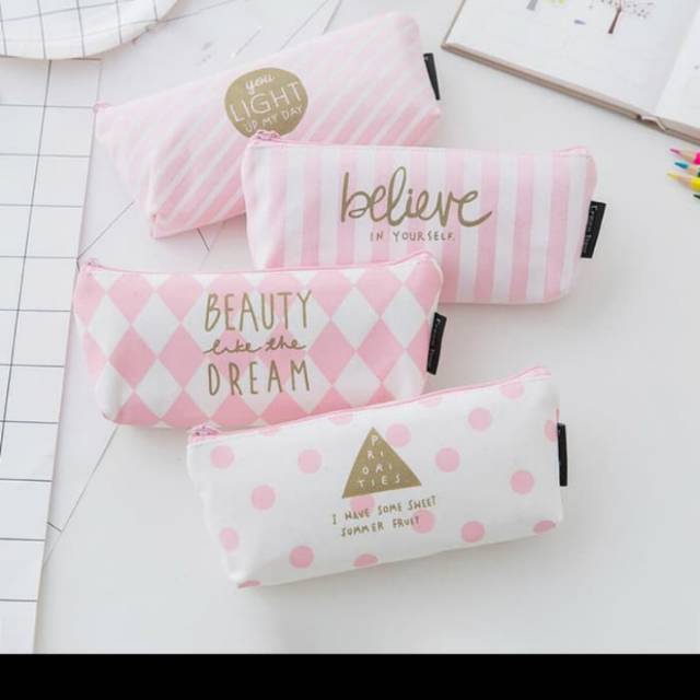

Kotak pensil / pouch / trmpat pensil