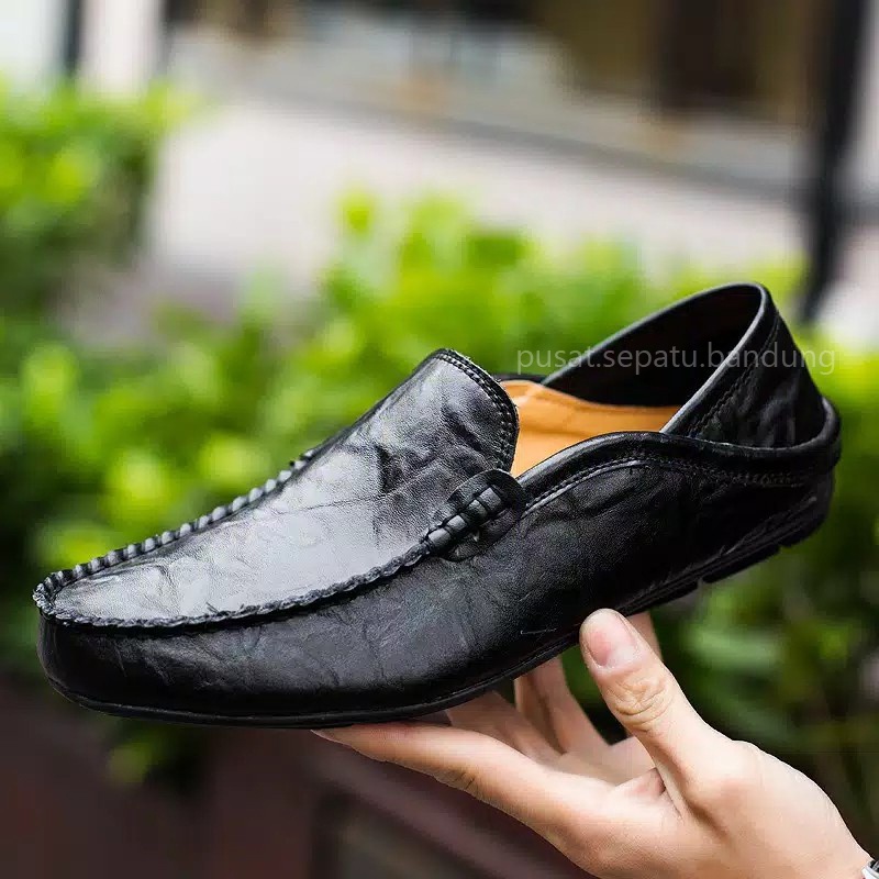 Sepatu Pria Kulit Asli Keren Casual Hitam Slip On Santai Kerja Kantor Pesta Formal Gaya Kekinian