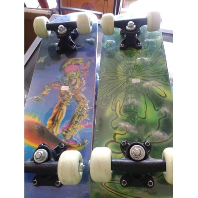 Skateboard Roda Putih
