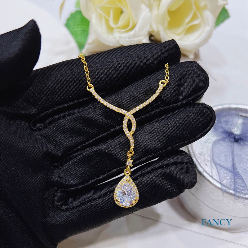 Kalung Emas 18K Dengan Liontin Sayap Malaikat Bentuk Water Drop Pear