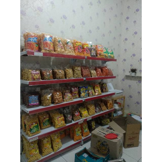 

Chiki balls ayam / chiki balls keju / chiki ball coklat / Lays Rumput Laut / Jetz Paprika