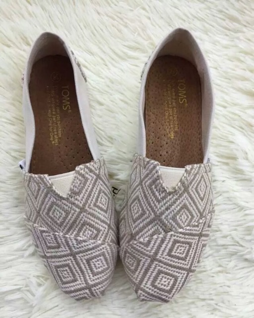 Sepatu_toms