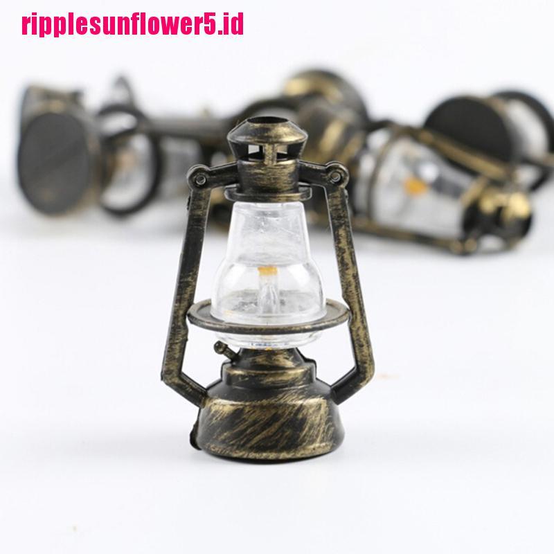 1pc Miniatur Lampu Minyak Tanah retro Skala 1: 12 Untuk Aksesoris Rumah Boneka 1: 6