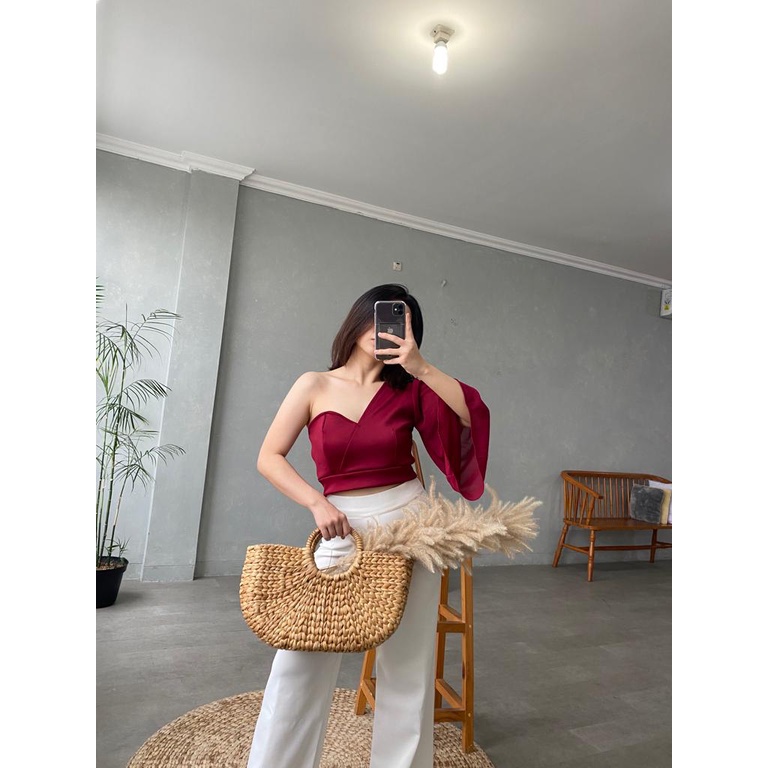 Cateleya One Shoulder Crop Top