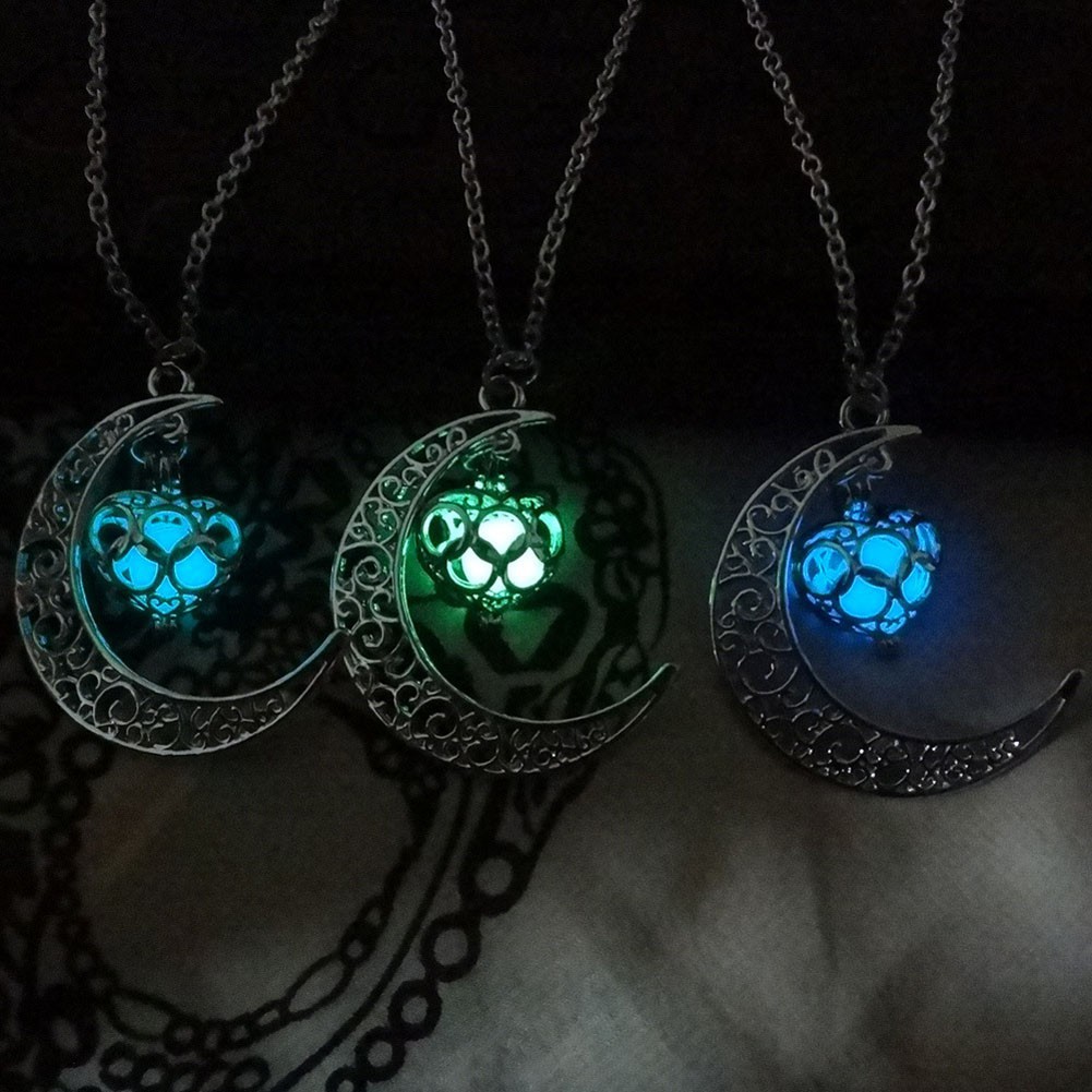 Kalung Rantai dengan Liontin Bentuk Sailor Moon Glow In The Dark