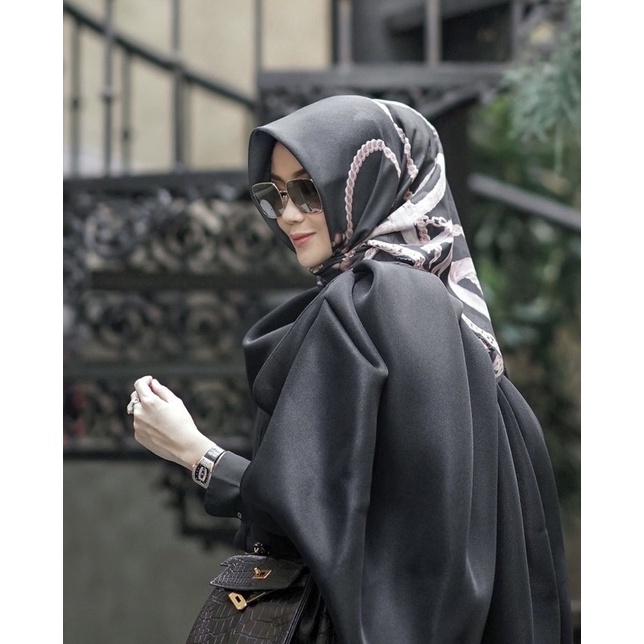 Buttonscarves Chain Series Black Preloved