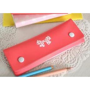 

Dapatkan Dompet Pensil Kulit Imitasi Motif Pita Juara