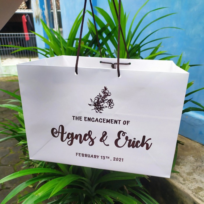 

PROMO Paperbag CUSTOM SIZE ivory210gsm P33,5 x L20 x T25 Sablon - Polos