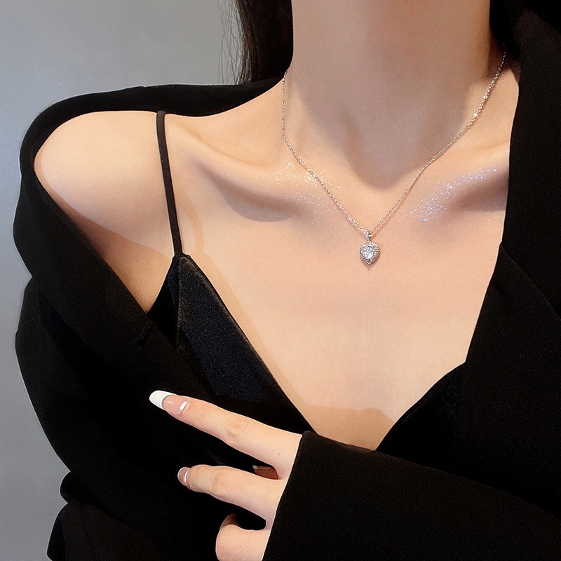 Kalung Choker Bahan Titanium steel Warna Silver Bentuk Hati Aksen Zircon