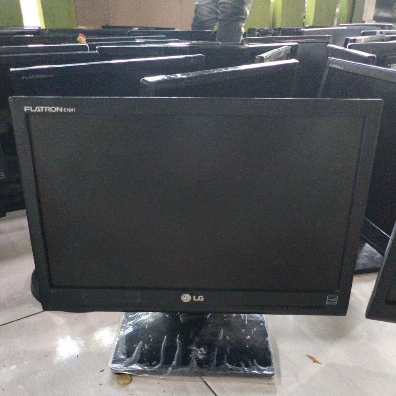 Led Lcd monitor PC / komputer/ cctv 16inc  wide jernih mulus TERLARIS