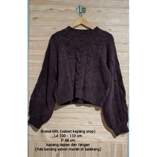 [Preloved] Rajut Velvet Kepang Crop Balon