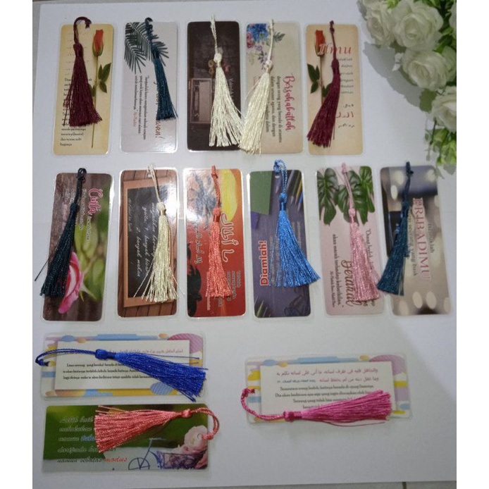 

Pembatas Buku Pita Rumbai Unik
