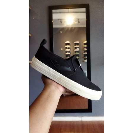 Ventela Icon Black Natural BNIB - Sepatu Sneakers Casual