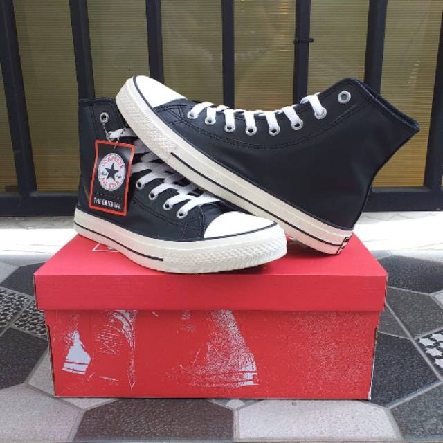 Converse hitam