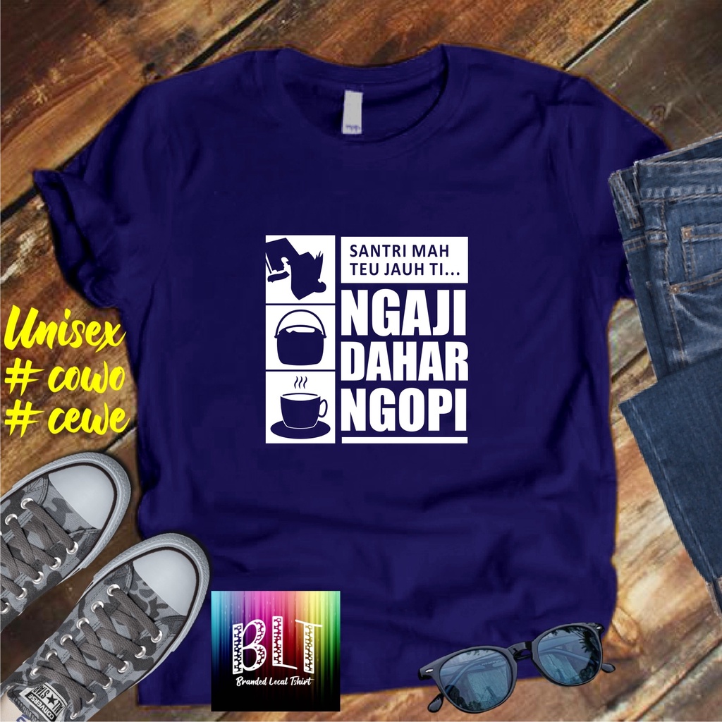 COD/ KAOS NGAJI DAHAR NGOPI SANTRI /KAOS TULISAN/KAOS SANTRI KEKINIAN/KAOS DAKWAH/KAOS ISLAM/SANTRIWATI/KAOS HITS 2022/KAOS BERGAMBAR KAOS EKSPRESI KAOS PRIA TSHIRT WANITA Santai Crew Neck V-Neck Slim-fitting Polos Setrip Hitam Putih Crew Neck