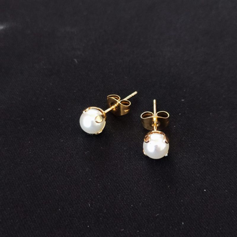 Anting Tusuk Titanium Antikarat Warna Emas