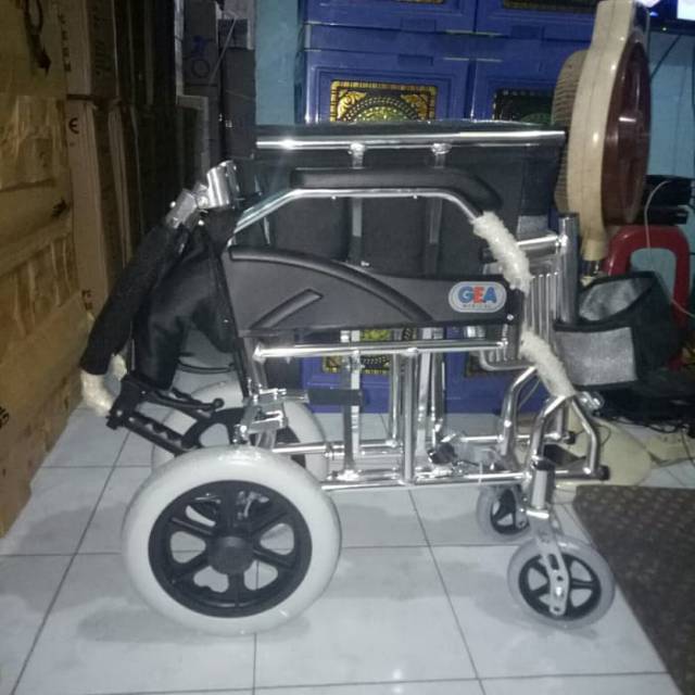 Kursi Roda Treveling Gea 868 L