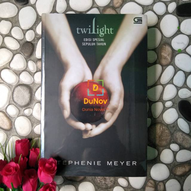 TWILIGHT : Edisi Spesial 10 Tahun ( Life and Death )