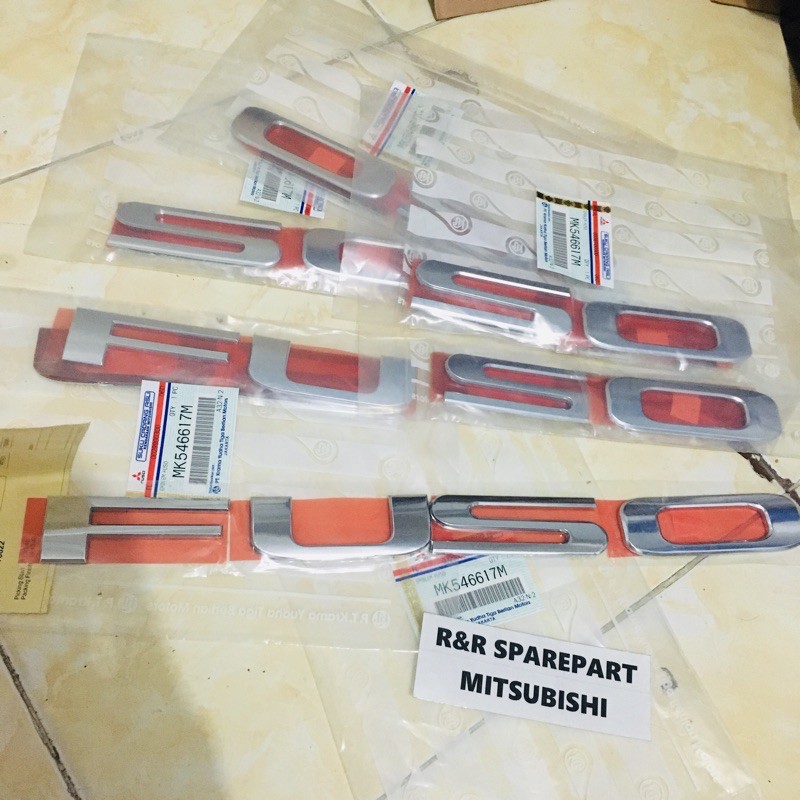 RC10A [ PROMO ] Emblem fuso logo fuso colt diesel canter original 100% MK546617M