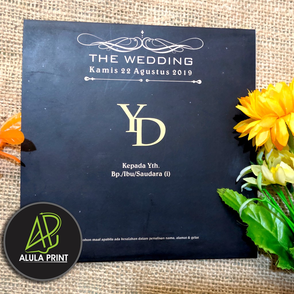 Undangan Model Kekinian Warna Hitam Dengan Kertas Tebal