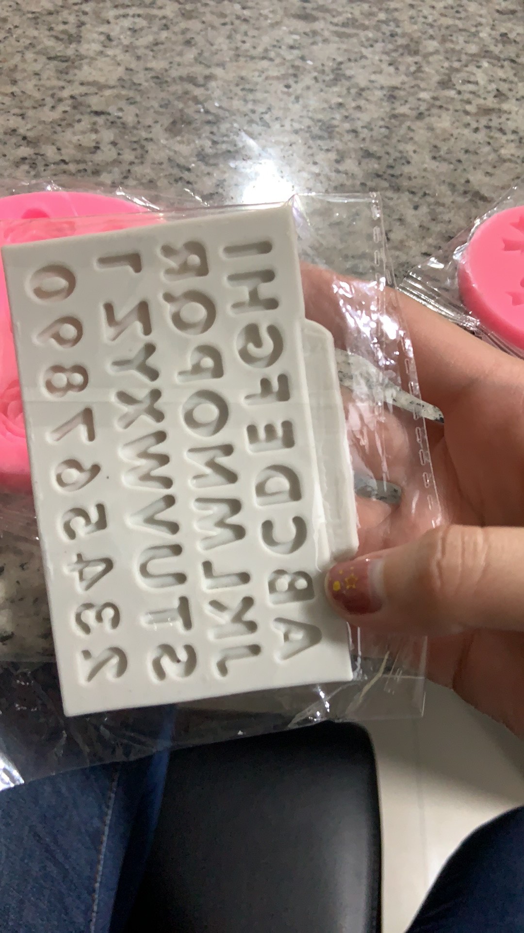 Cetakan Dengan Bahan Silikon Dan Bentuk Huruf Alfabet Untuk Kue / Fondant / Cokelat