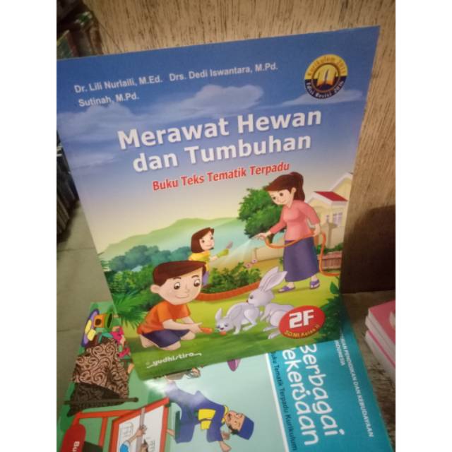 Buku teks tematik terpadu merawat hewan dan tumbuhan untuk kelas 2F SD