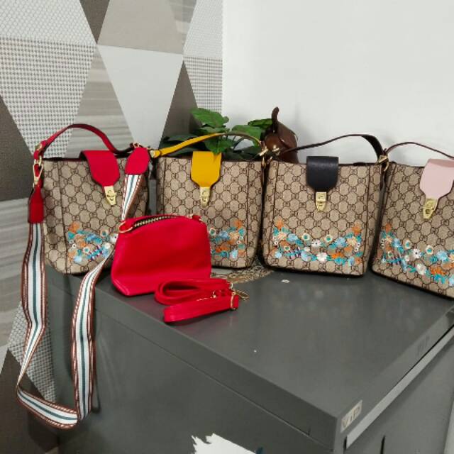 Gucci bordir 2 tali . Tas wanita . Tas selempang