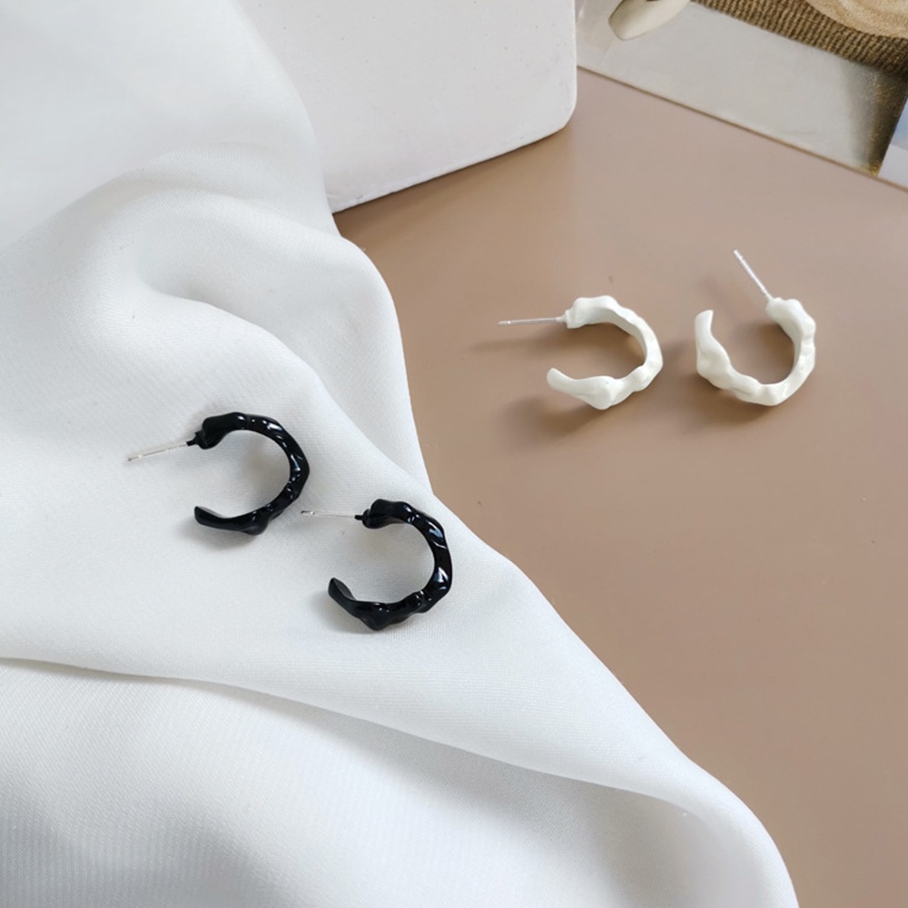 【COD Tangding】C-Shape Ear Stud Black White Color Earrings Fashion Jewelry Accessories