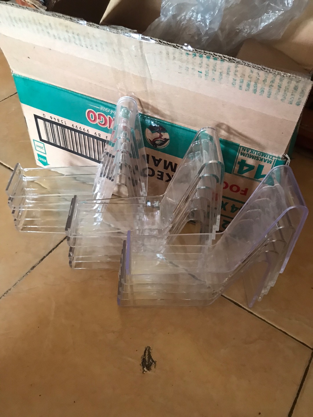 Display Stand Sepatu / Sandal Berdiri / Tempat Pajangan / Akrilik Sepatu Jual Perlusin(12pcs)