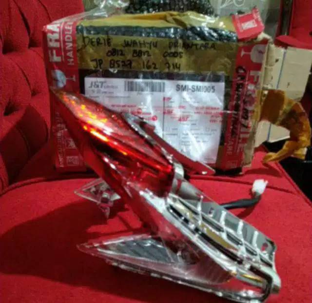 Lampu stop belakang assy Vario 125 lama merek win