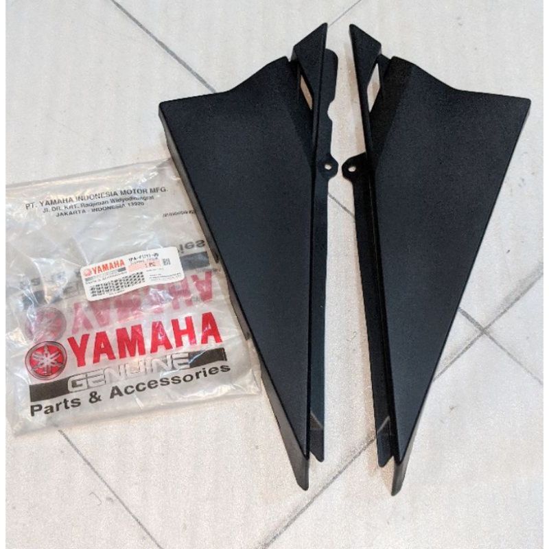 Cover side box accu kanan / kiri Yamaha Vixion New NVL NVA 2013-2016 original YGP