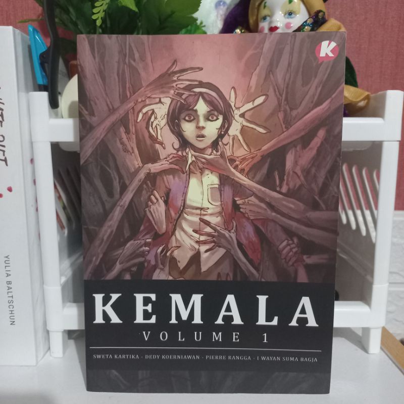 LUNAR PRELOVED BOOK Kemala komik indonesia