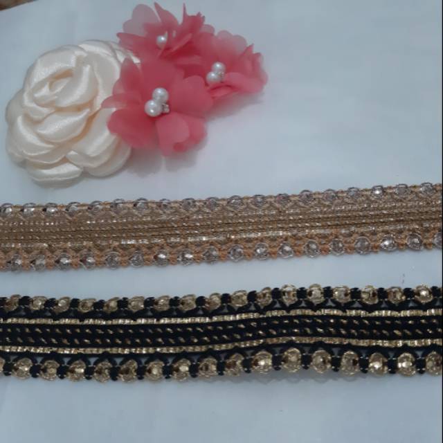 Renda india benang emas