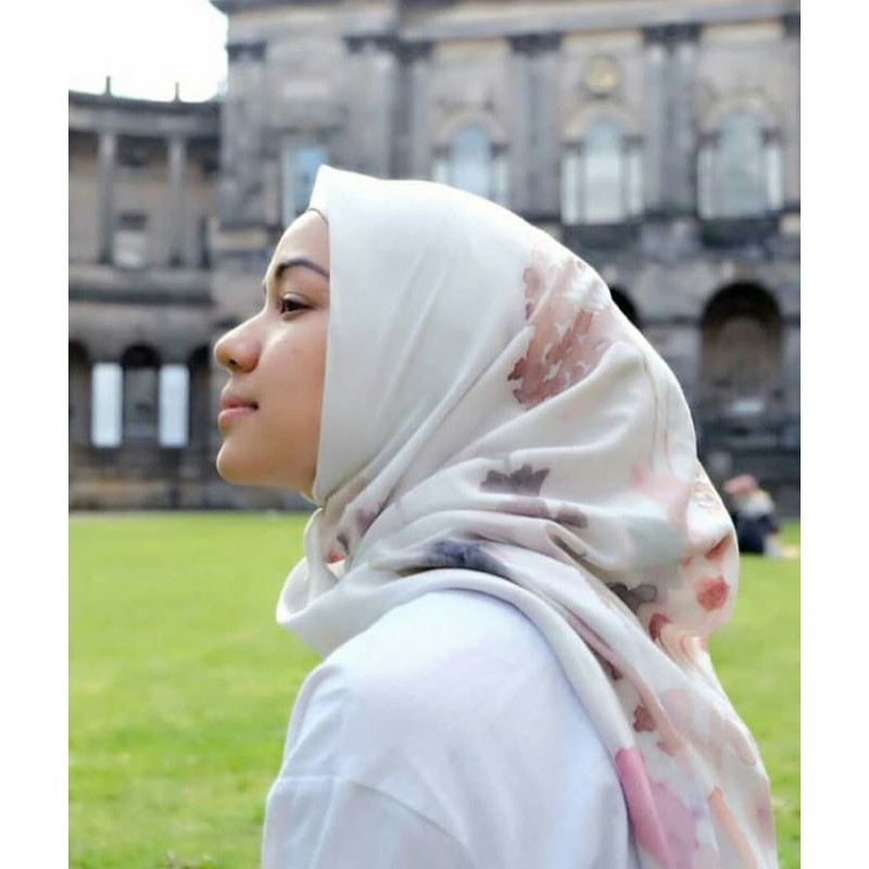 PROMO/SOKI PUTIH/ JILBAB VOAL PREMIUM/ GROSIR HIJAB/ HIJAB SEGI EMPAT/ VOAL MOTIF PREMIUM/ DEENAY KW