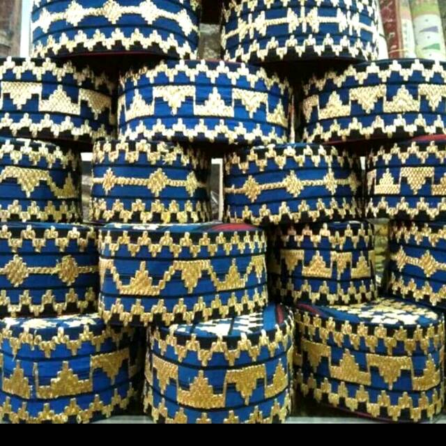 Peci tapis lampung warna biru