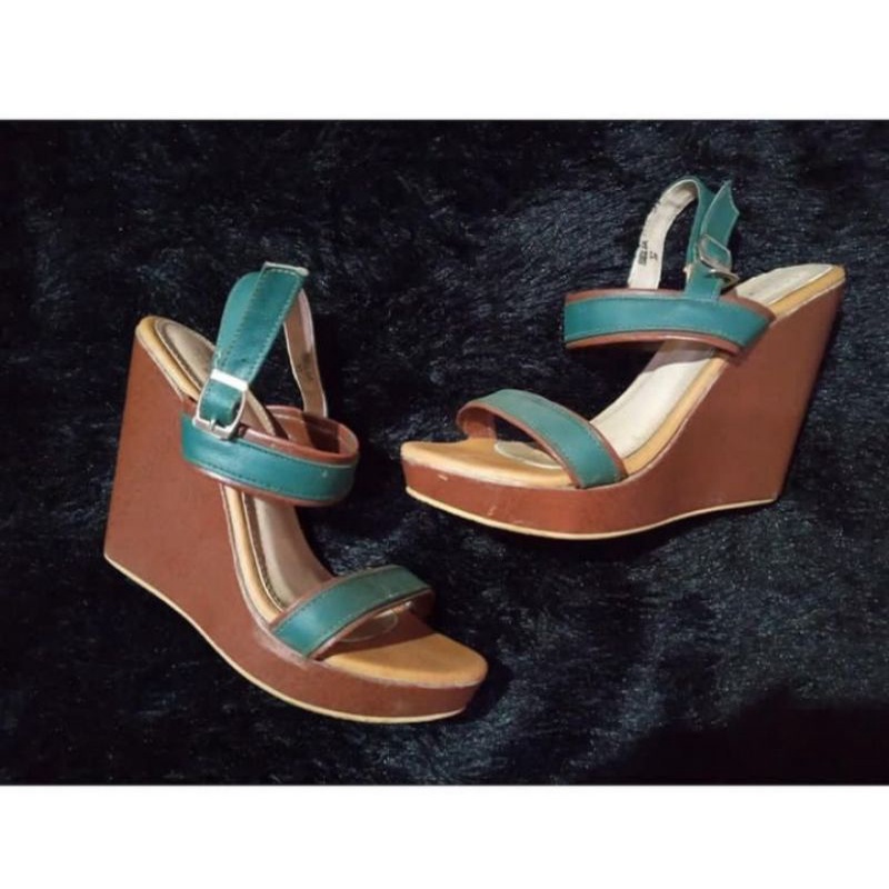 PRELOVED WEDGES