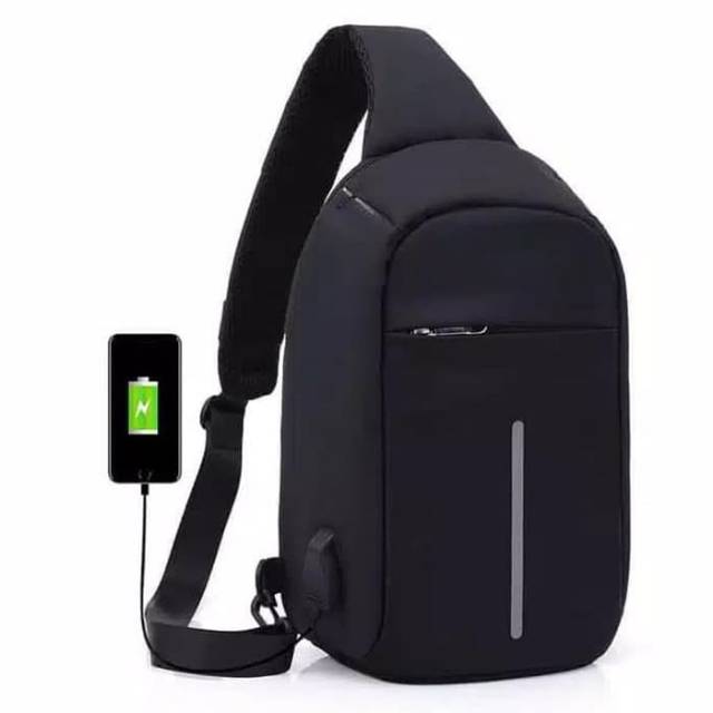 Tas selempang pria anti maling dengan USB charger