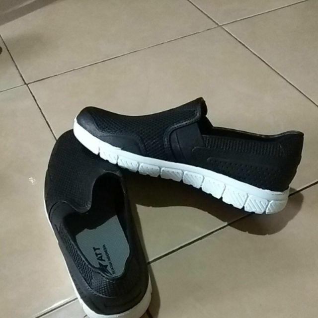 TBS Sepatu  Karet  Pria  model Casual SMW Shopee  Indonesia