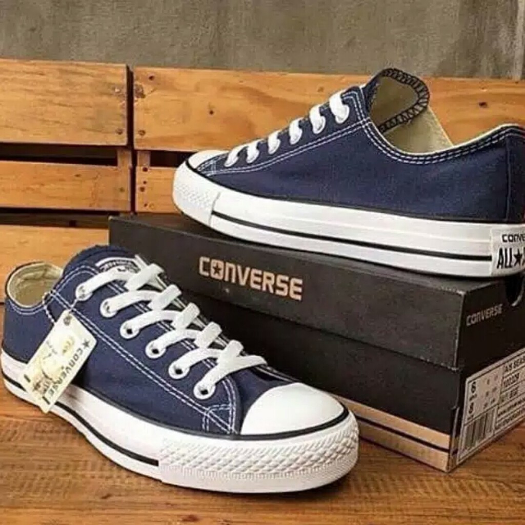 Sepatu Converse All Star warna Navy