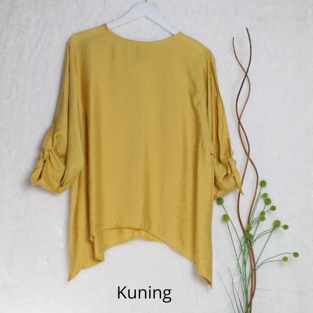 OZGE Atasan Blus Wanita Premium Terbaru Model Korea  Bahan Silky Import fit M to XL