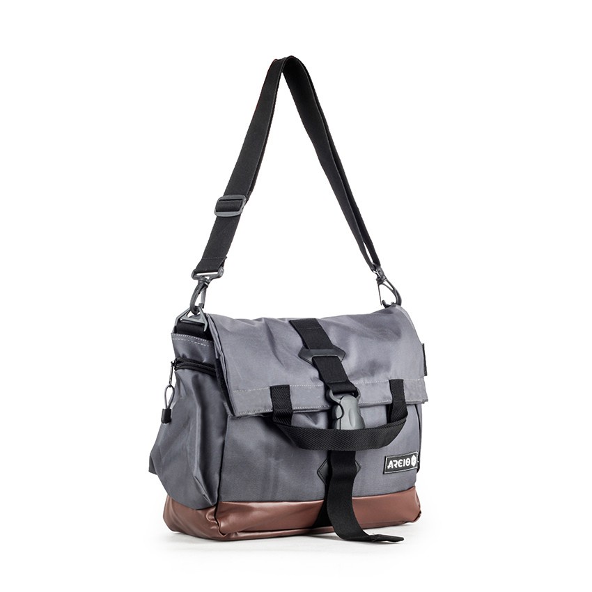 KANO GREY ORIGINAL x ARCIO Tas Selempang Abu-Abu Casual Pria Daily Messenger Bag Tas Slempang Bahu Multifungsi Slingbag Kuliah Kerja Sling Bag Kampus Sekolah SMA SMK Shoulderbag Remaja Dewasa Shoulder Bag Distro Premium Keren Terbaru Kekinian Branded