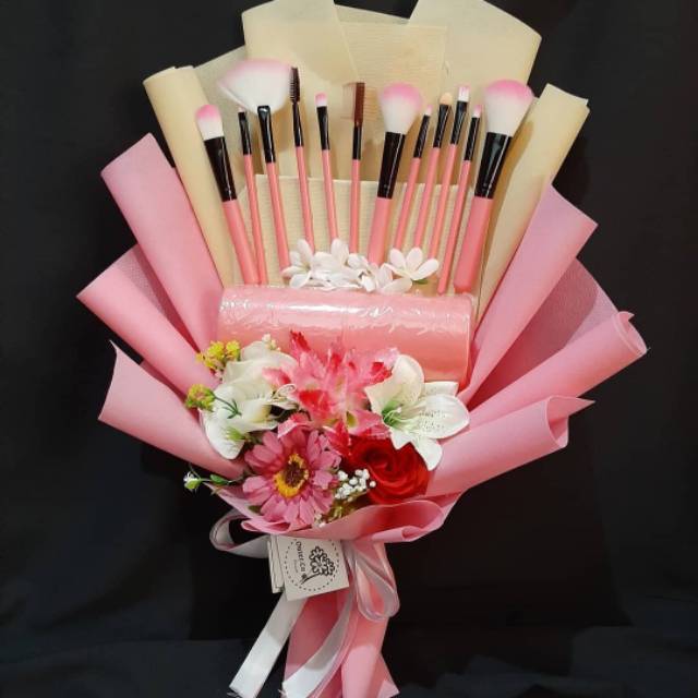 Buket make up/ buket makeup/ buket brush/ buket wisuda/ brush/ buket flanel/ buket / buket jilbab