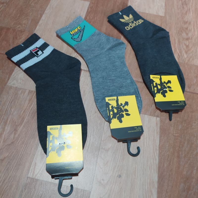 Kaos kaki sport panjang sampai atas mata kaki