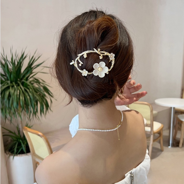 Jepit Rambut Model Bunga Aksen Berlian Imitasi Bahan Alloy Gaya Korea Untuk Wanita