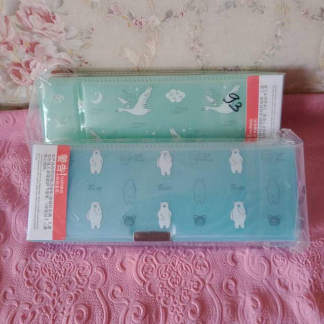 

Tempat pensil tutup bolak balik