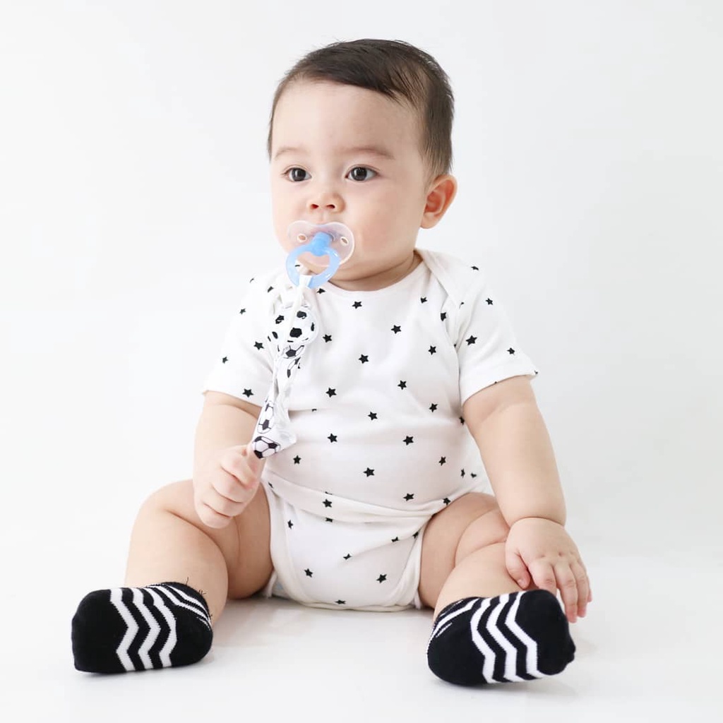 Royale Bebe - Pacifier Clip &amp; Socks / Penjepit Dot + Kaos Kaki Bayi