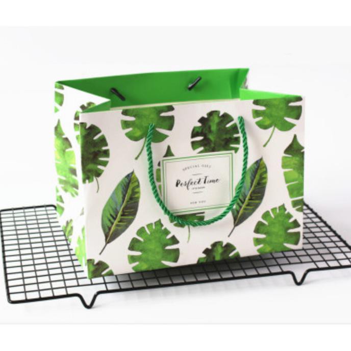 

DAUN PAPER BAG KOTAK , KANTONG TOPLES , KANTONG SOUVENIR SERBAGUNA